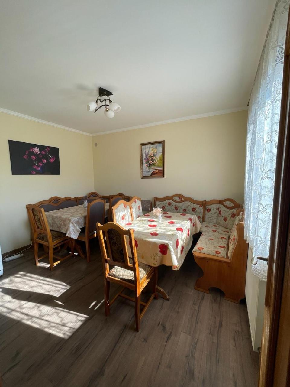 Квітковий Двір Galambos Kültér fotó